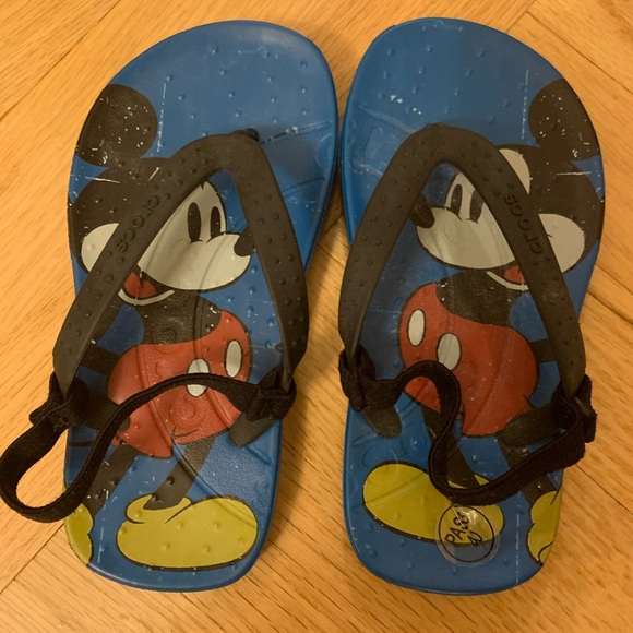New Crocs X Disney Mickey Mouse Sandals Flip Flops Kids Toddler Size 10/11 10 11 - Picture 1 of 2